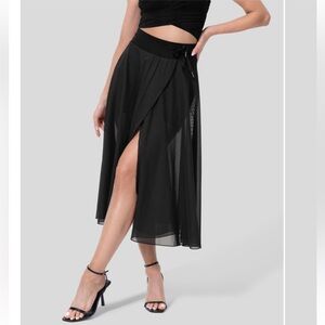 HALARA High Waisted Contrast Mesh 2-in-1 Flowy Midi Flare Skirt in Size XL NWT